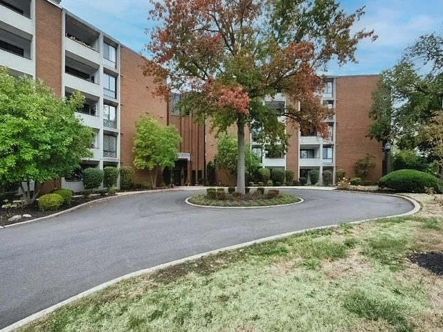 $339,000 | 900 Washington Road, Unit 512, Pittsburgh, PA 15228