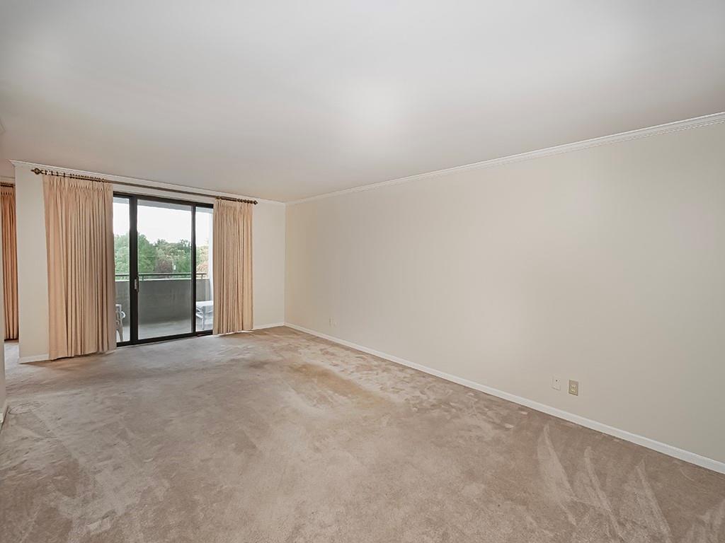 900 Washington Road, Unit 512 Pittsburgh, PA 15228 - Photo 6 of 29 an empty room with large windows