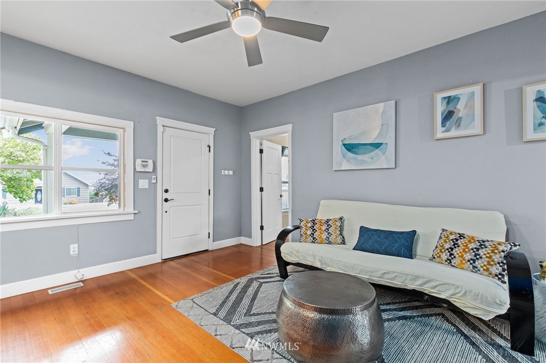 926 Maple Street Everett, WA 98201 - Photo 4 of 38 Gallery Image 4