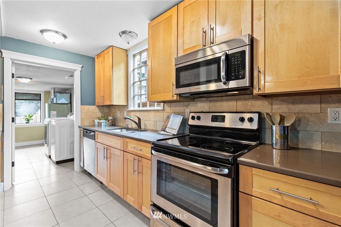 926 Maple Street Everett, WA 98201 - Photo 6 of 38 Gallery Image 6
