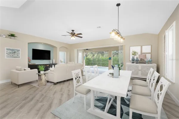 a large kitchen with kitchen island a large island in it