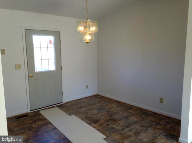 24101 Independence Road Unionville, VA 22567 - Photo 4 of 23 Interior (General)
