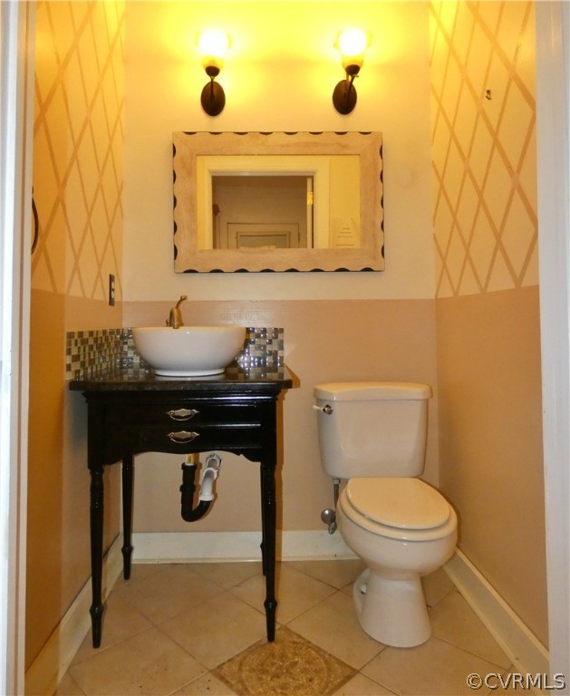 14011 Chepstow Road Midlothian, VA 23113 - Photo 15 of 49 a bathroom with a toilet sink and mirror