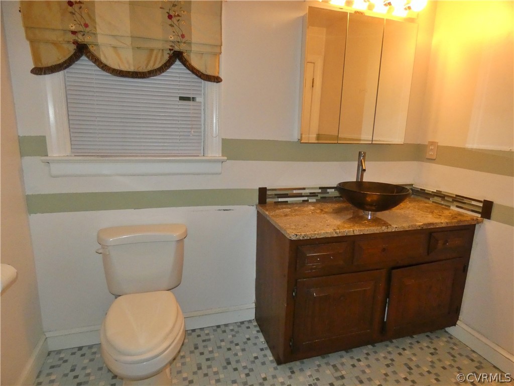 14011 Chepstow Road Midlothian, VA 23113 - Photo 29 of 49 a bathroom with a toilet and a sink