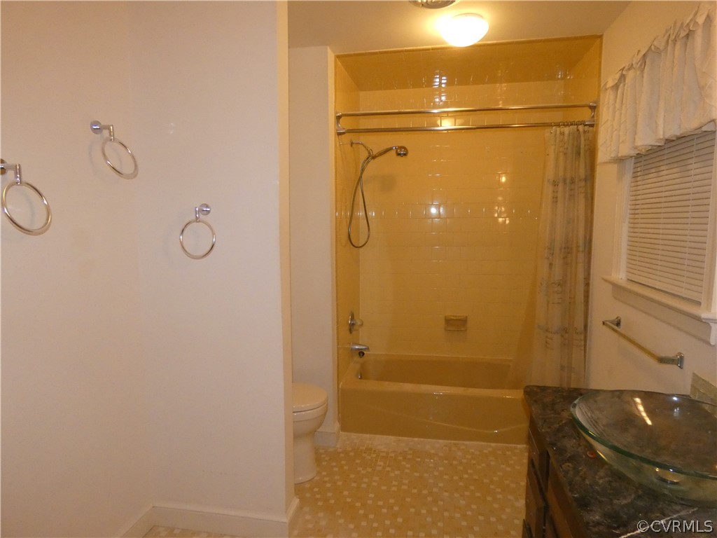 14011 Chepstow Road Midlothian, VA 23113 - Photo 39 of 49 a bathroom with a shower