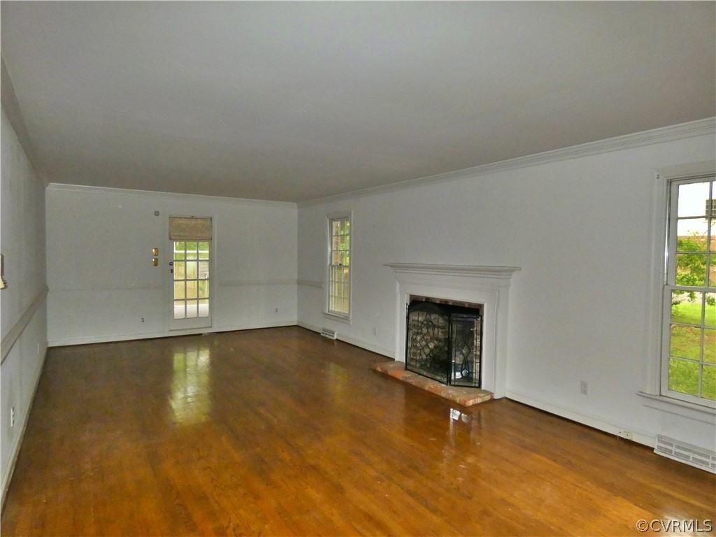 14011 Chepstow Road Midlothian, VA 23113 - Photo 4 of 49 an empty room with windows