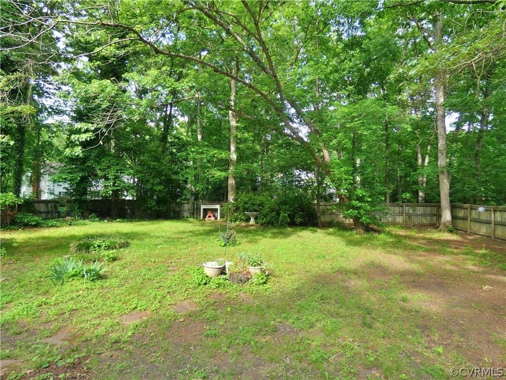 14011 Chepstow Road Midlothian, VA 23113 - Photo 49 of 49 a backyard of a house with a yard and trampoline