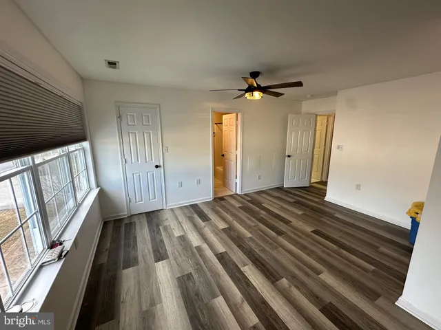 a view of empty room with window