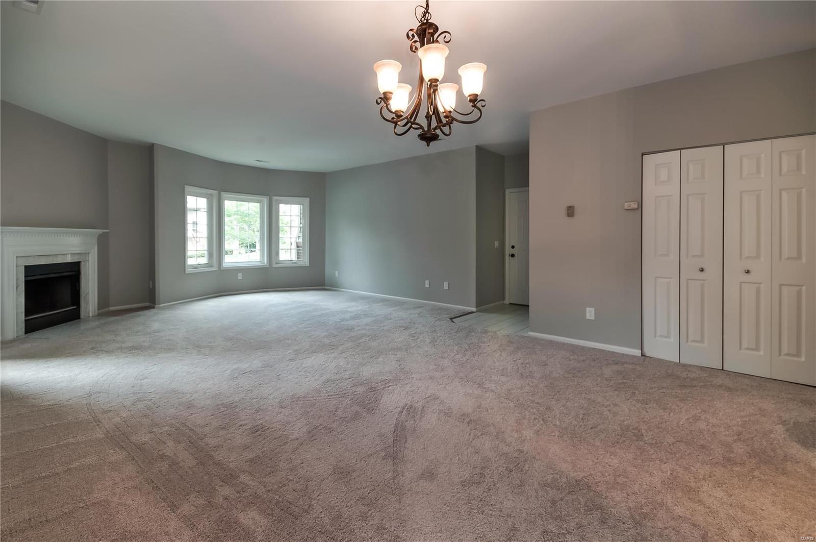 1019 North Spoede Road Creve Coeur, MO 63146 - Photo 4 of 23 Gallery Image 4