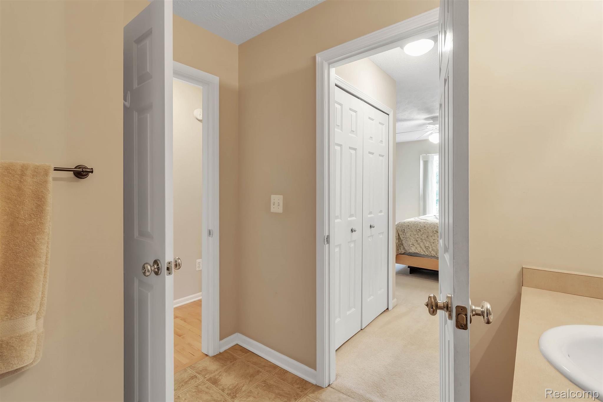 484 Hosta Howell, MI 48843 - Photo 18 of 33 First floor dual entry master bath