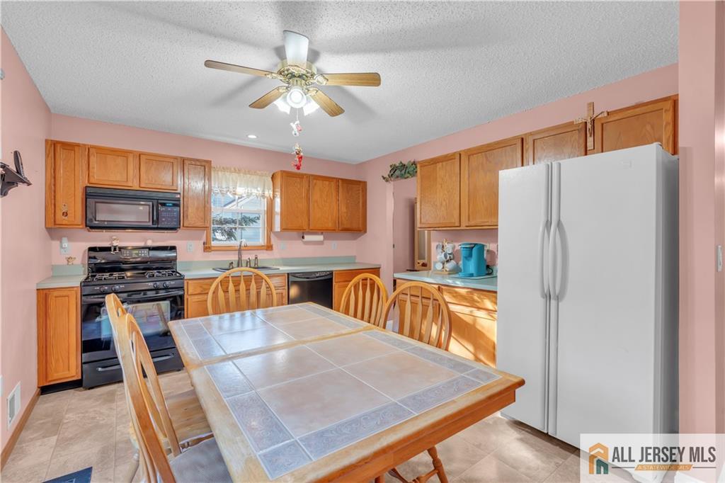 15 Capitol Reef Road Howell, NJ 07731 - Photo 19 of 58