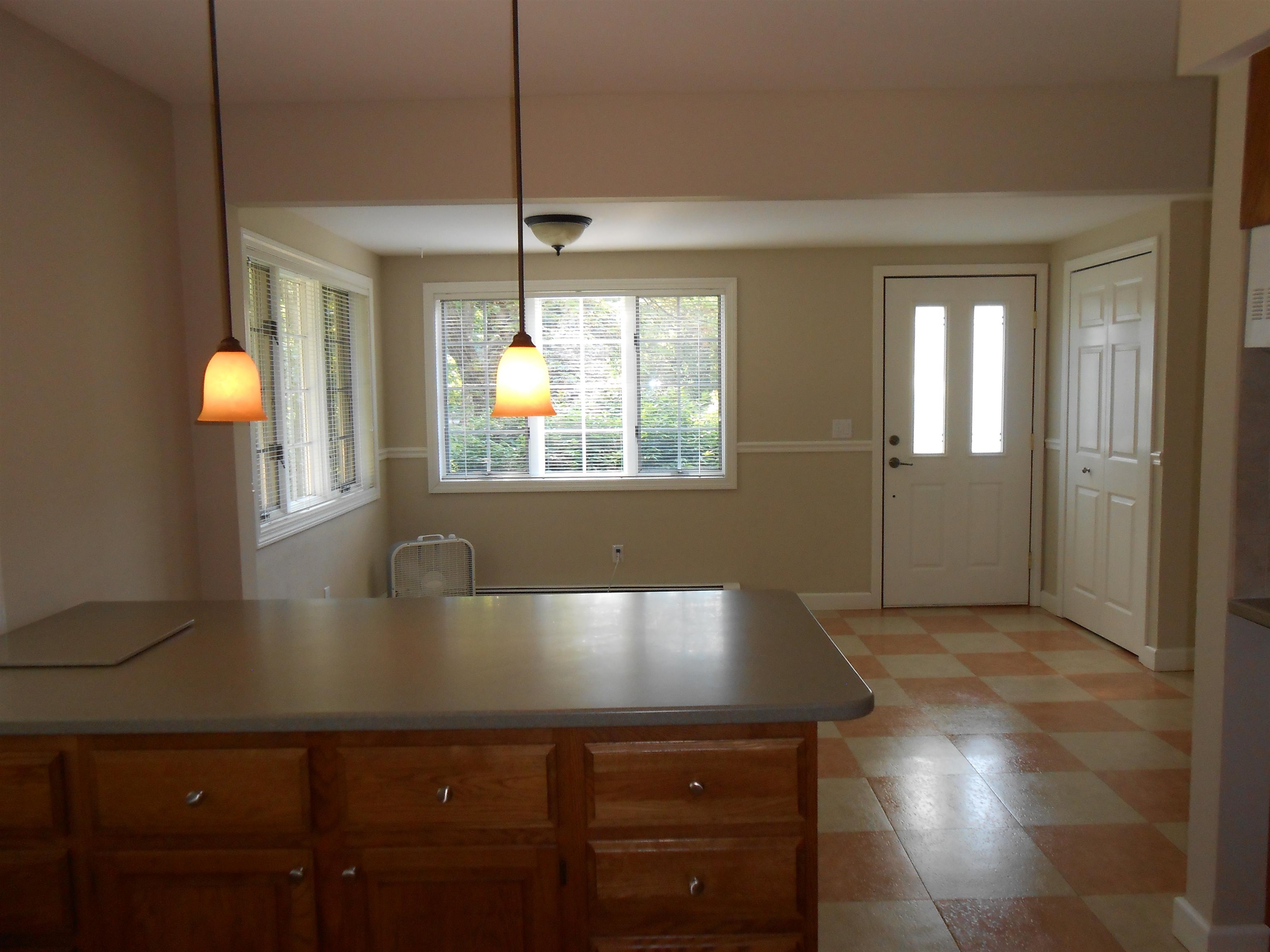 1651 River Road Manchester, NH 03104 - Photo 2 of 12