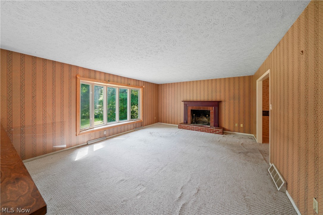 12790 Heath Road Chesterland, OH 44026 - Photo 13 of 31 main living room with fireplace and bay window.