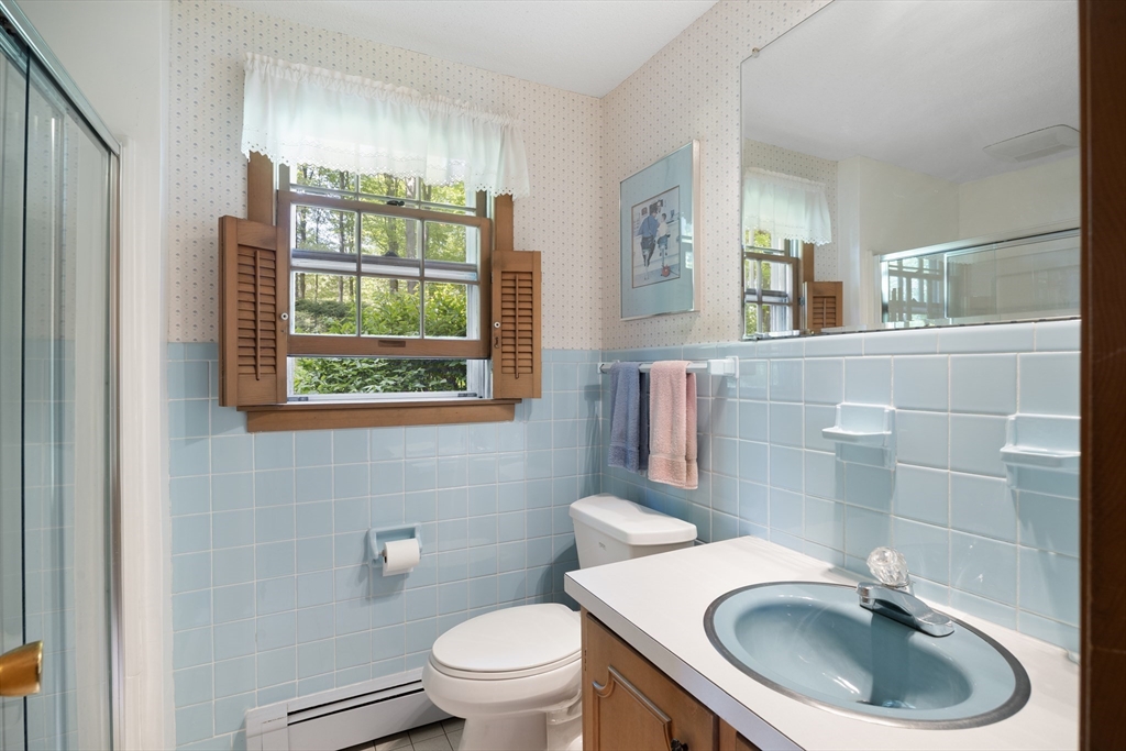 55 Longfellow Road Holyoke, MA 01040 - Photo 26 of 35