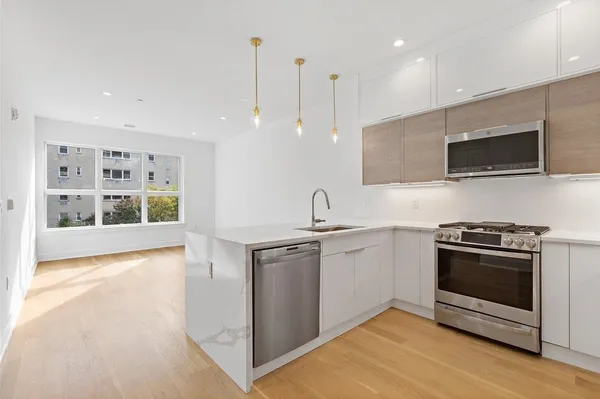 $2,900 | 6025 Boulevard East, Unit 306, West New York, NJ 07093
