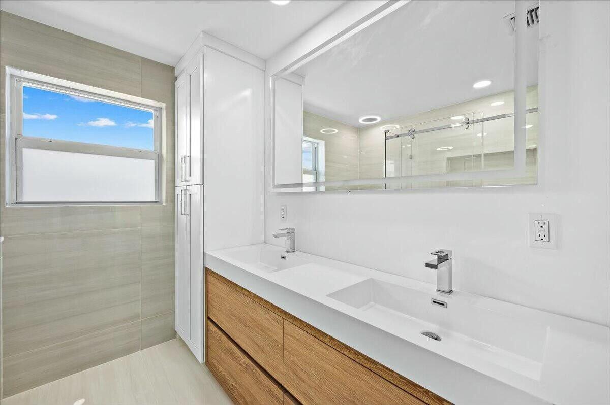 12994 Southeast Papaya Street Hobe Sound, FL 33455 - Photo 22 of 39 2nd Full Bath