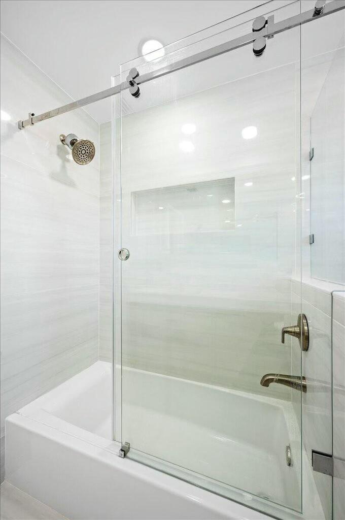 12994 Southeast Papaya Street Hobe Sound, FL 33455 - Photo 23 of 39 2nd Full Bath