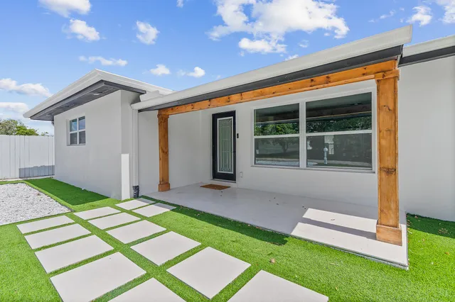 $4,800 | 12994 Southeast Papaya Street, Hobe Sound, FL 33455