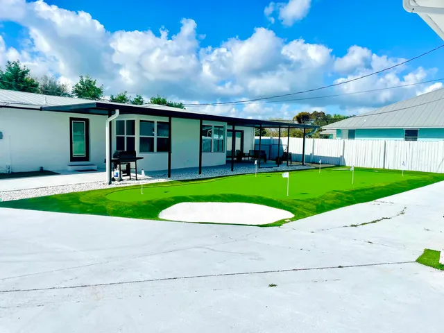 $4,800 | 12994 Southeast Papaya Street, Hobe Sound, FL 33455