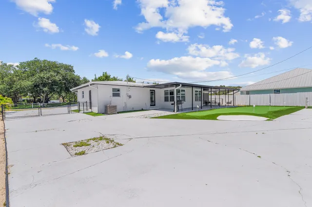 $4,800 | 12994 Southeast Papaya Street, Hobe Sound, FL 33455