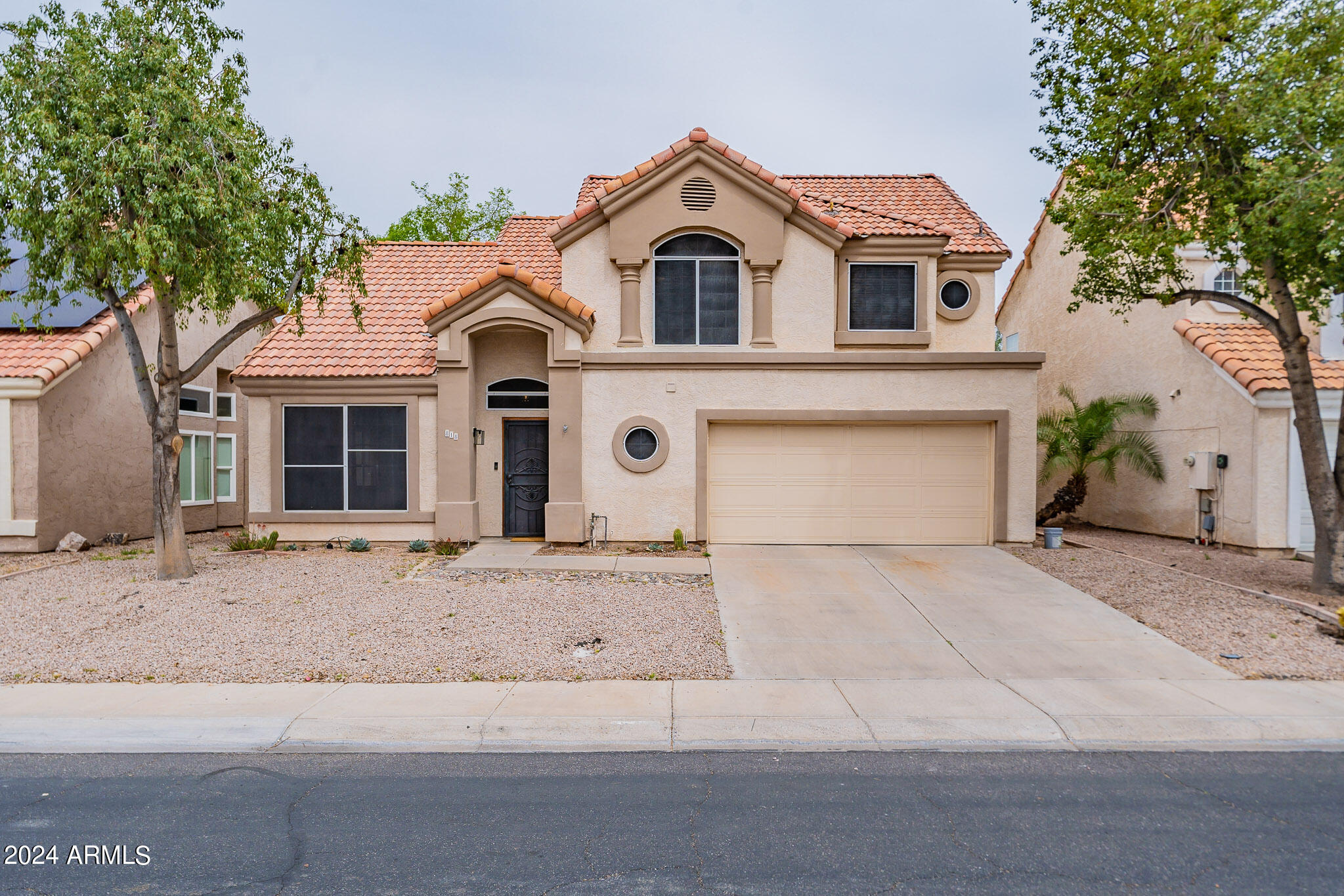818 West Devon Drive Gilbert, AZ 85233 - Photo 1 of 37 3-web-or-mls-Devon-3