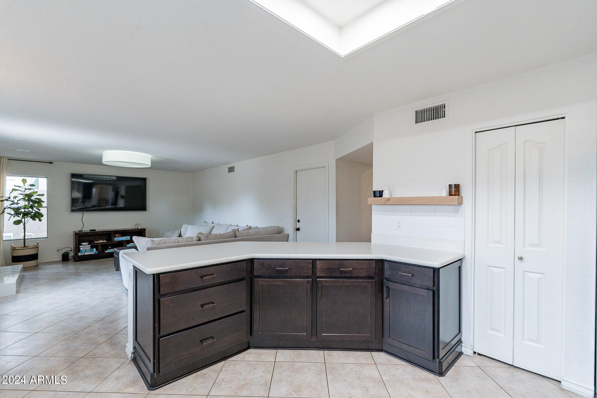 818 West Devon Drive Gilbert, AZ 85233 - Photo 6 of 37 7-web-or-mls-Devon-7