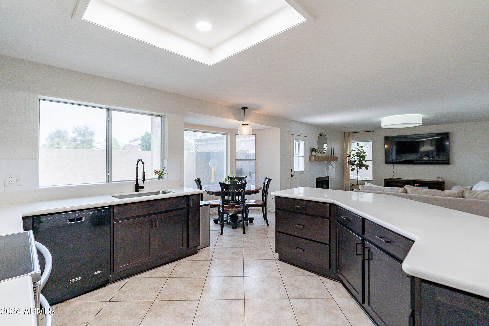 818 West Devon Drive Gilbert, AZ 85233 - Photo 7 of 37 8-web-or-mls-Devon-8