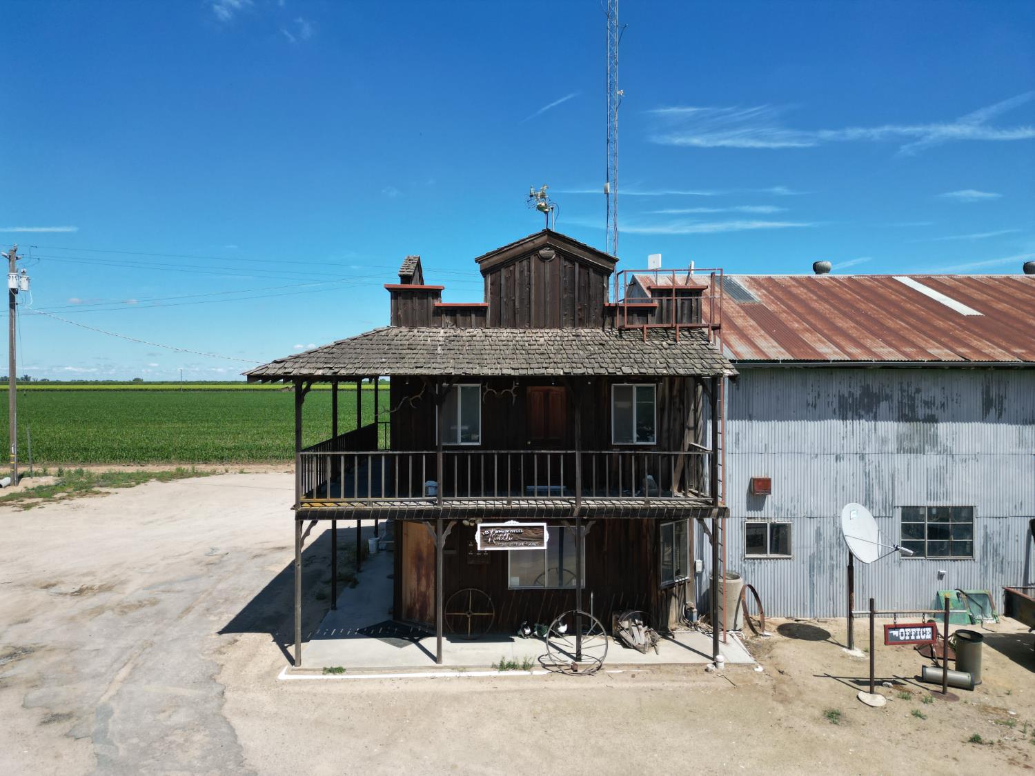 8841 Cross Road Chowchilla, CA 93610 - Photo 6 of 20 a front view of a house with parking area