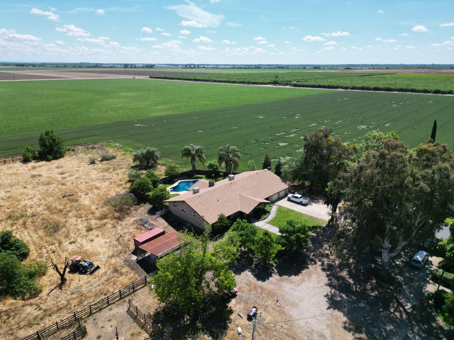 8841 Cross Road Chowchilla, CA 93610 - Photo 7 of 20 a view of a lake with a beach