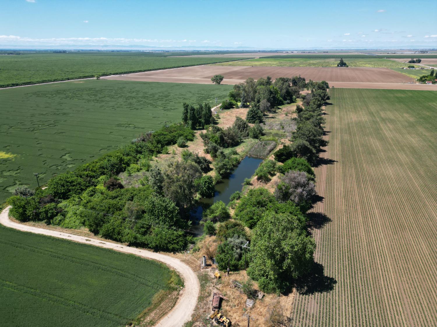 8841 Cross Road Chowchilla, CA 93610 - Photo 9 of 20 a view of a lake from a yard