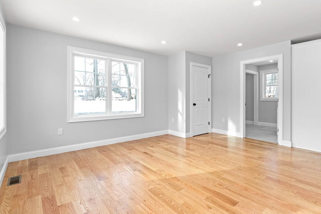 12 Lands-End Road Tyngsborough, MA 01879 - Photo 11 of 41