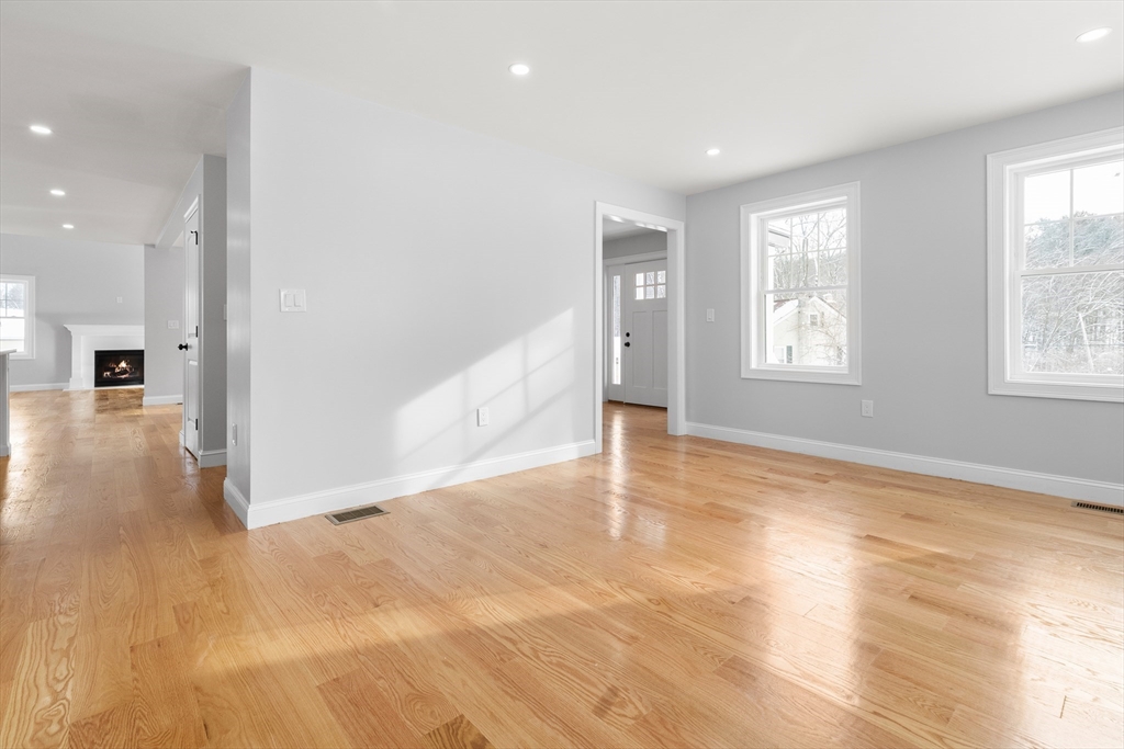 12 Lands-End Road Tyngsborough, MA 01879 - Photo 13 of 41