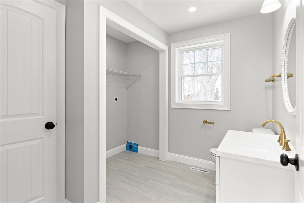 12 Lands-End Road Tyngsborough, MA 01879 - Photo 14 of 41