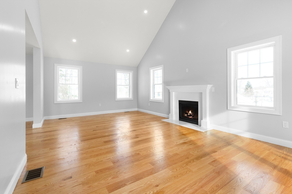 12 Lands-End Road Tyngsborough, MA 01879 - Photo 15 of 41