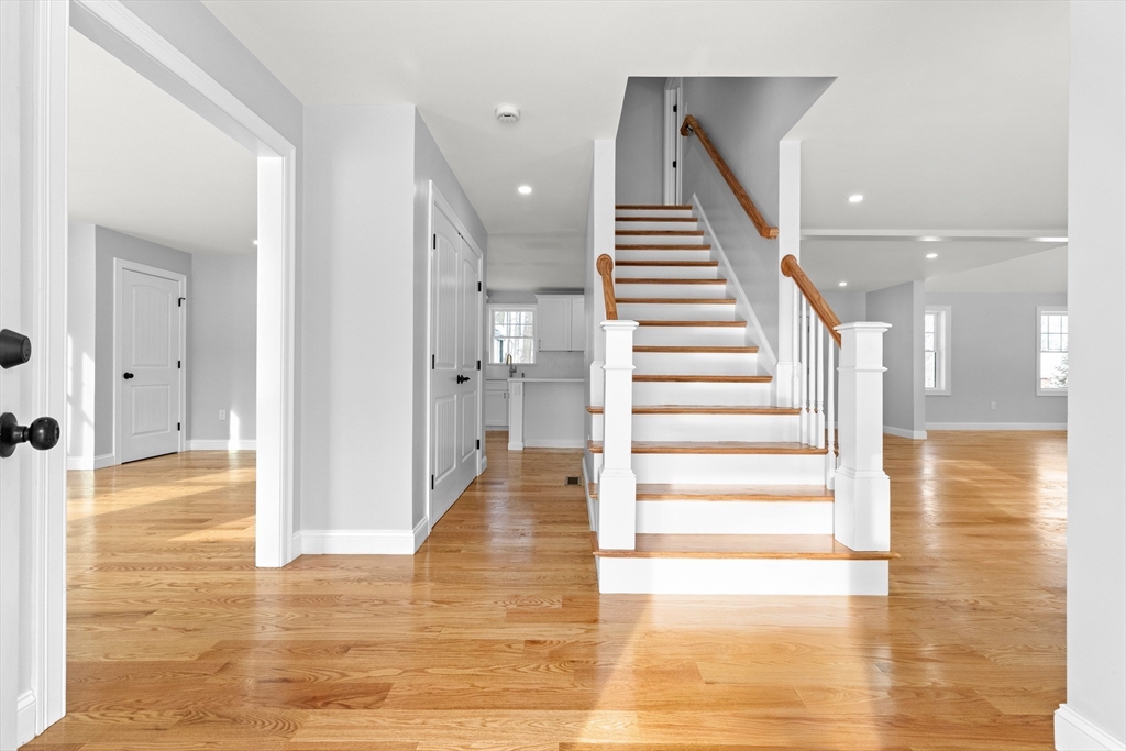 12 Lands-End Road Tyngsborough, MA 01879 - Photo 4 of 41