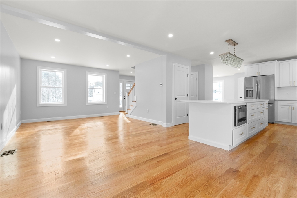 12 Lands-End Road Tyngsborough, MA 01879 - Photo 5 of 41