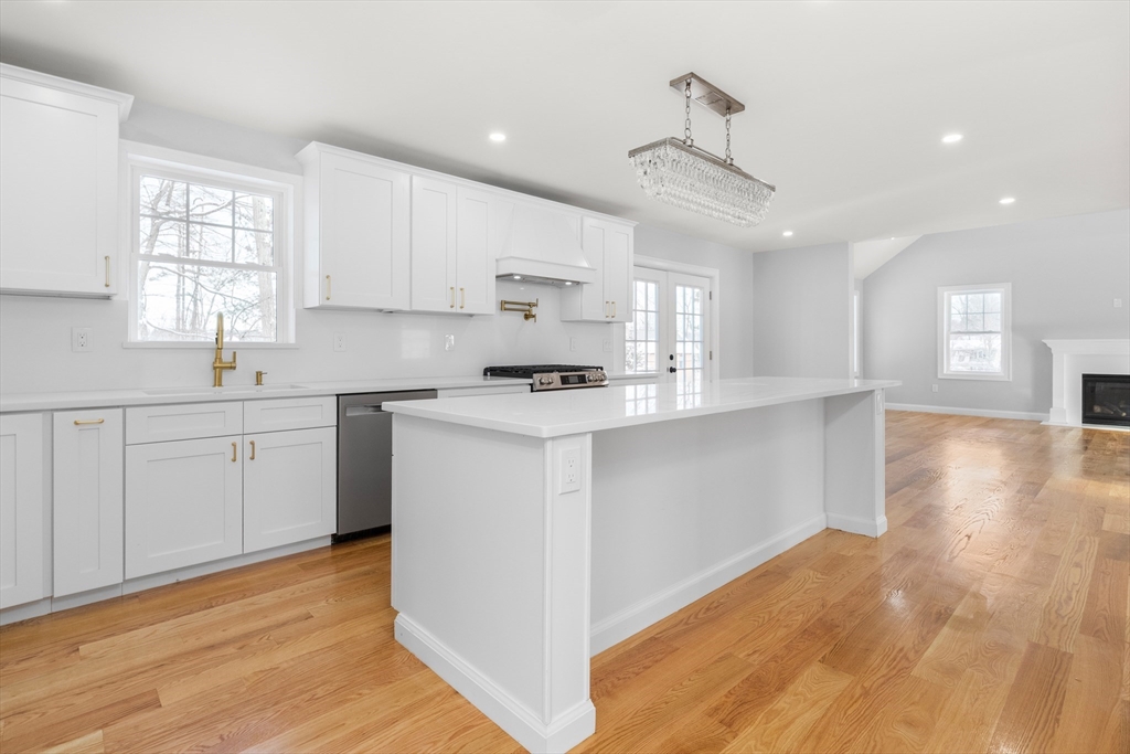 12 Lands-End Road Tyngsborough, MA 01879 - Photo 7 of 41