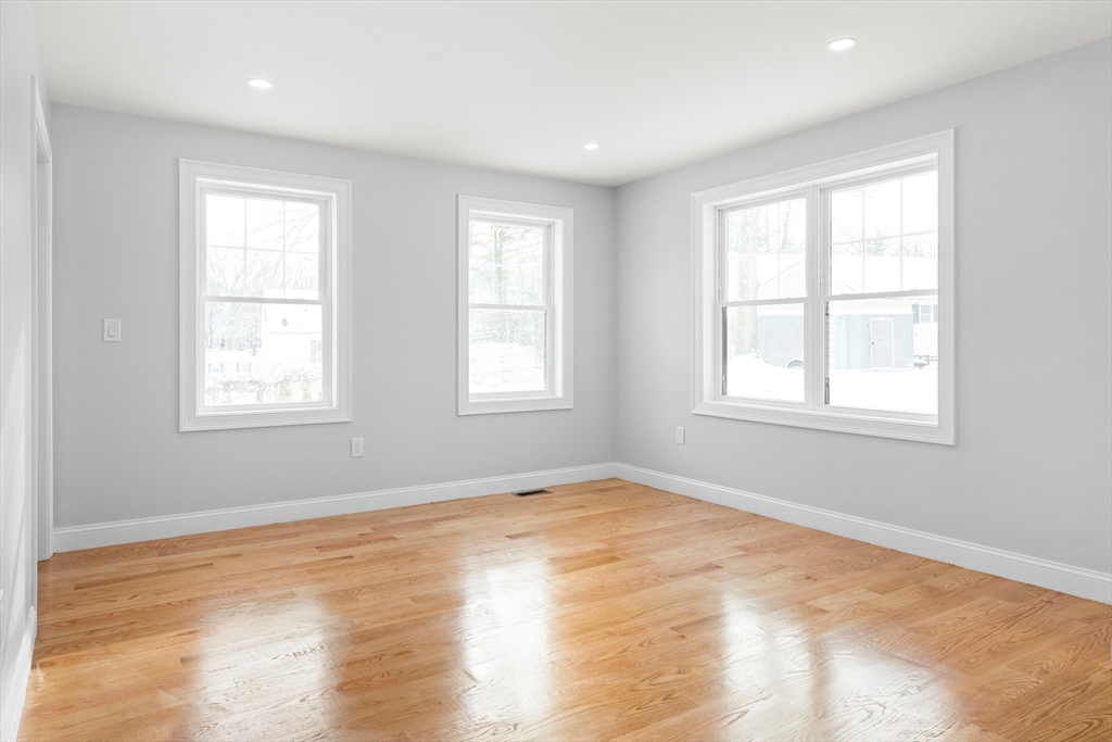 12 Lands-End Road Tyngsborough, MA 01879 - Photo 10 of 41