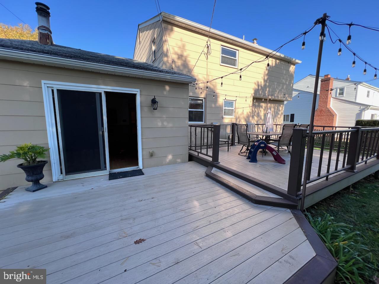 918 Rockwell Road Wilmington, DE 19810 - Photo 30 of 80 a view of a balcony with chairs