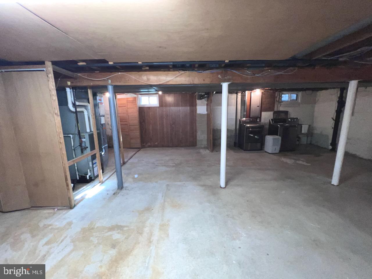 918 Rockwell Road Wilmington, DE 19810 - Photo 58 of 80 a view of empty room with wooden floor