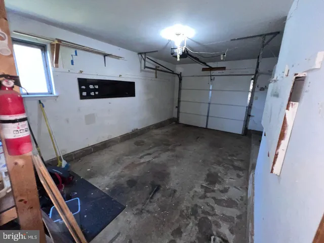 $2,500 | 918 Rockwell Road, Wilmington, DE 19810