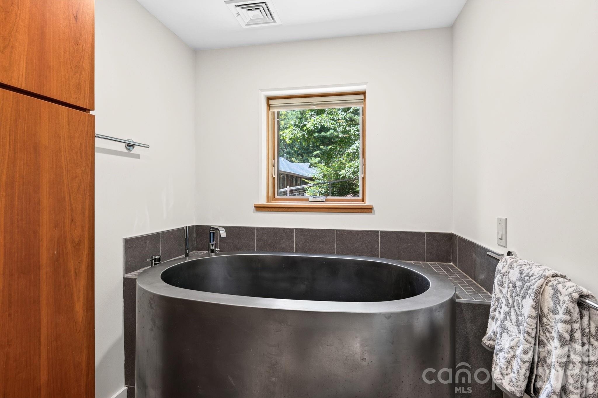 253 Edgewood Road Asheville, NC 28804 - Photo 26 of 38