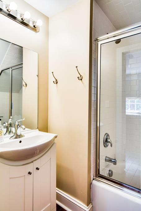 101 Spring Street Charleston, SC 29403 - Photo 14 of 15 101-1
