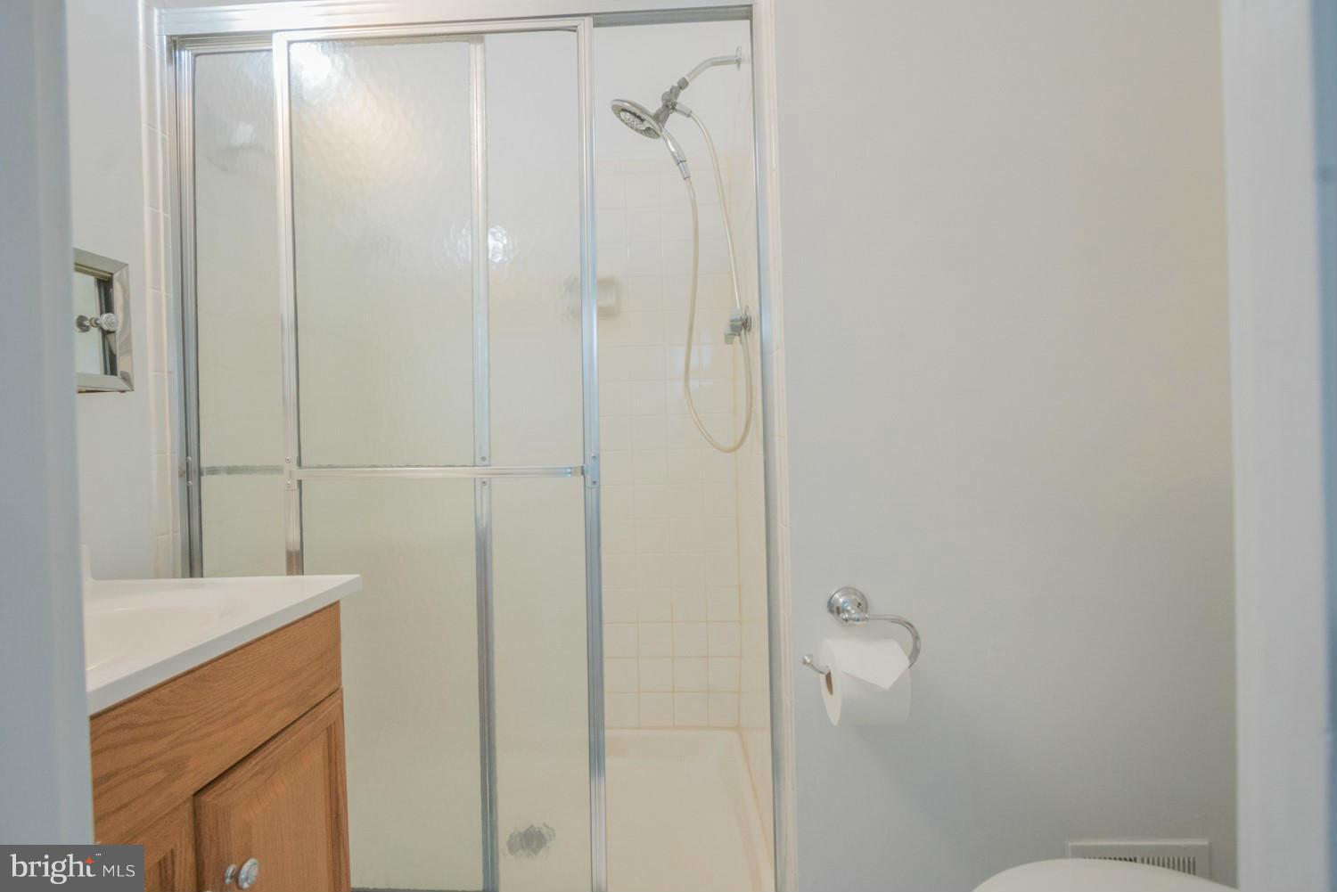 23 Timber Rock Road Gaithersburg, MD 20878 - Photo 22 of 30 Bath (Master)