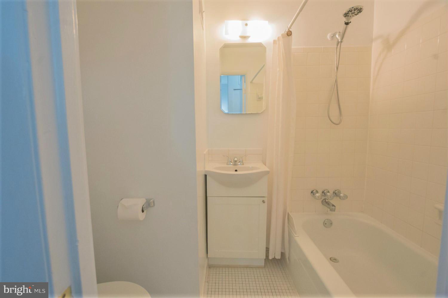 23 Timber Rock Road Gaithersburg, MD 20878 - Photo 23 of 30 Bath (Master)