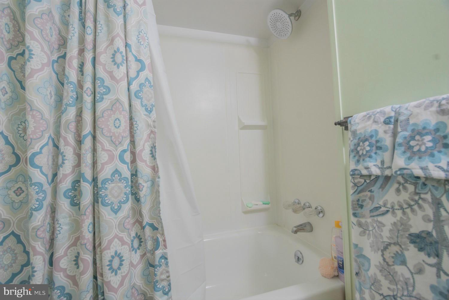 23 Timber Rock Road Gaithersburg, MD 20878 - Photo 5 of 30 Bath