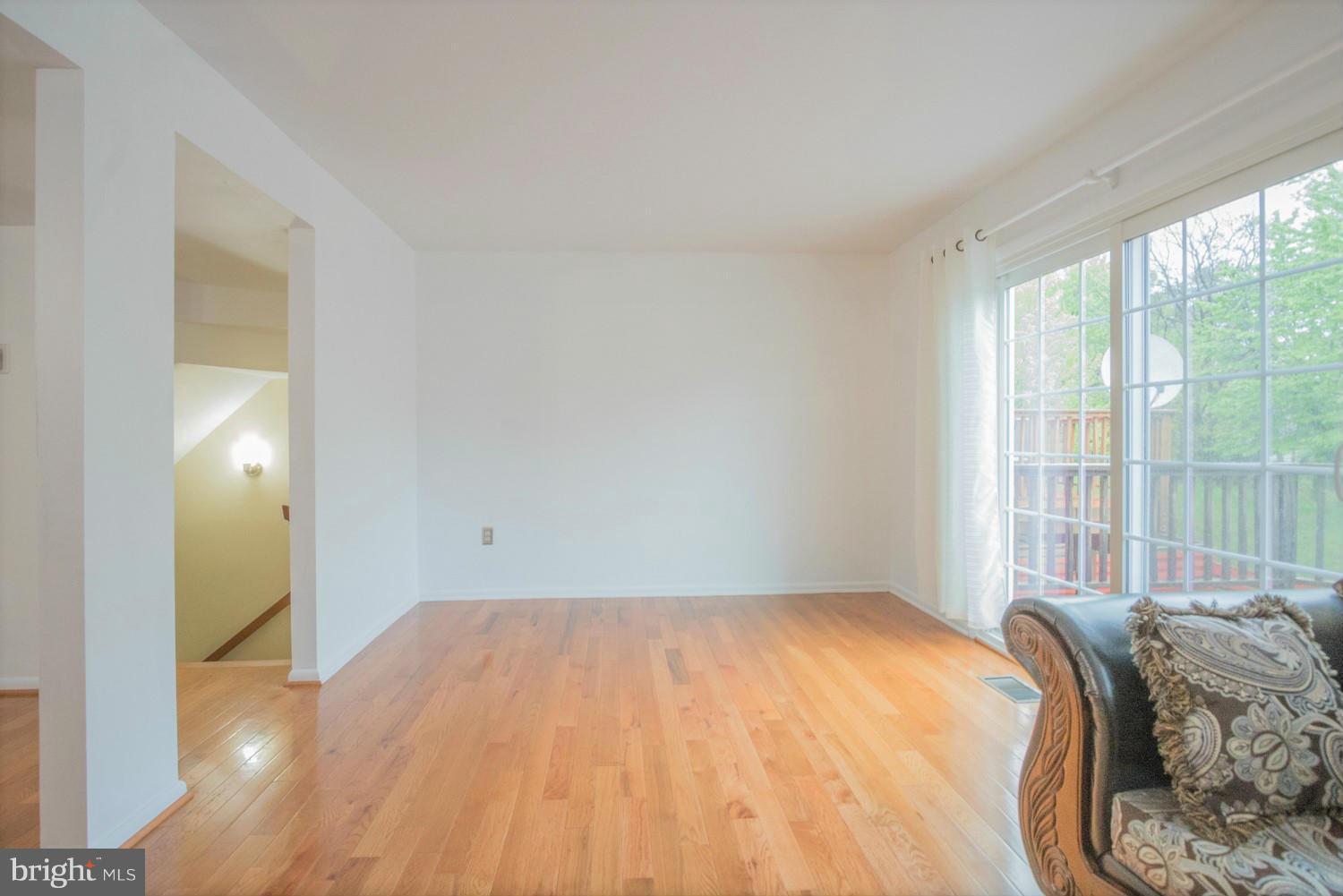 23 Timber Rock Road Gaithersburg, MD 20878 - Photo 10 of 30 Living Room