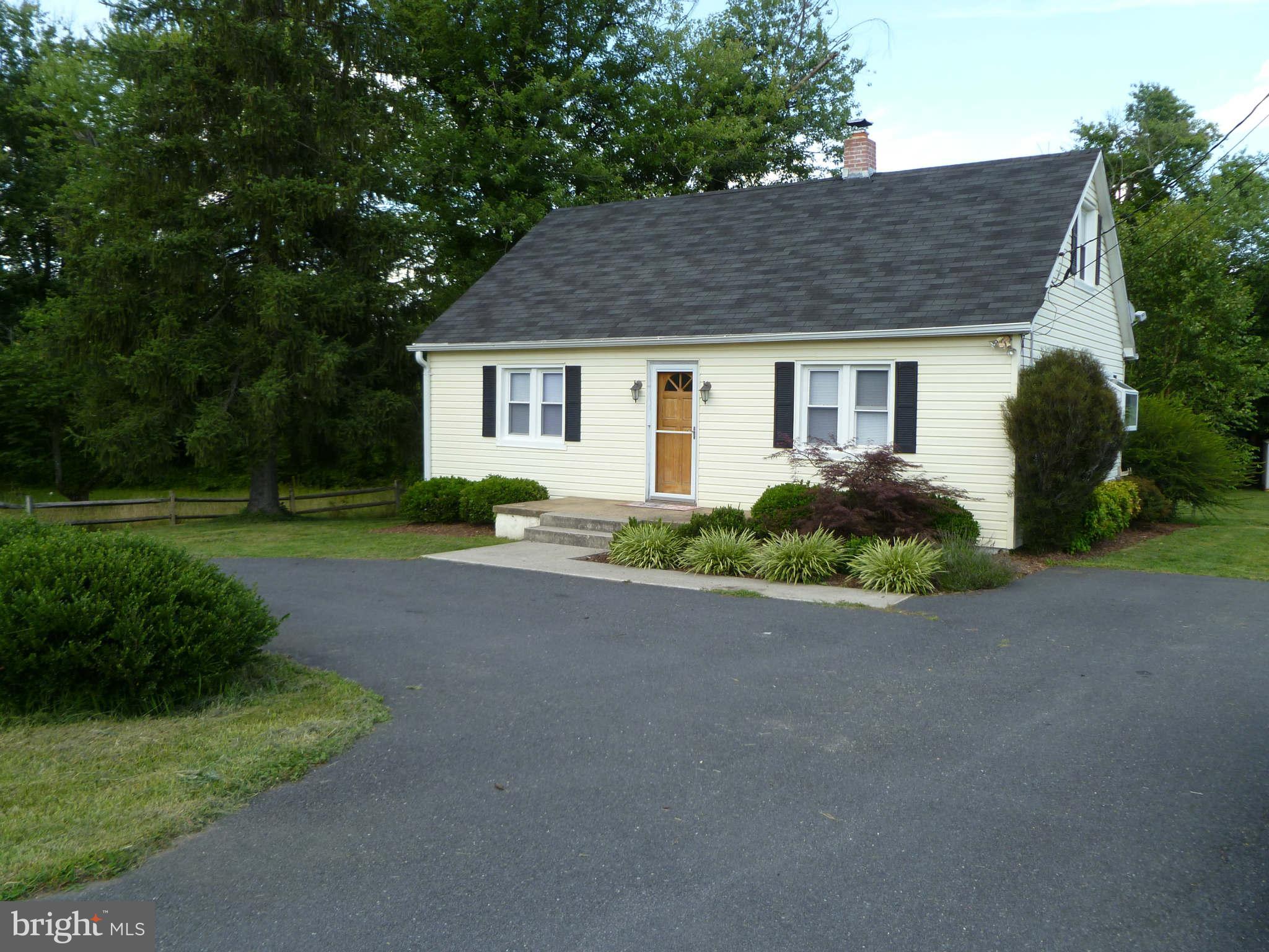 17262 Hamilton Station Road Hamilton, VA 20158 - Photo 1 of 10 Exterior (Front)