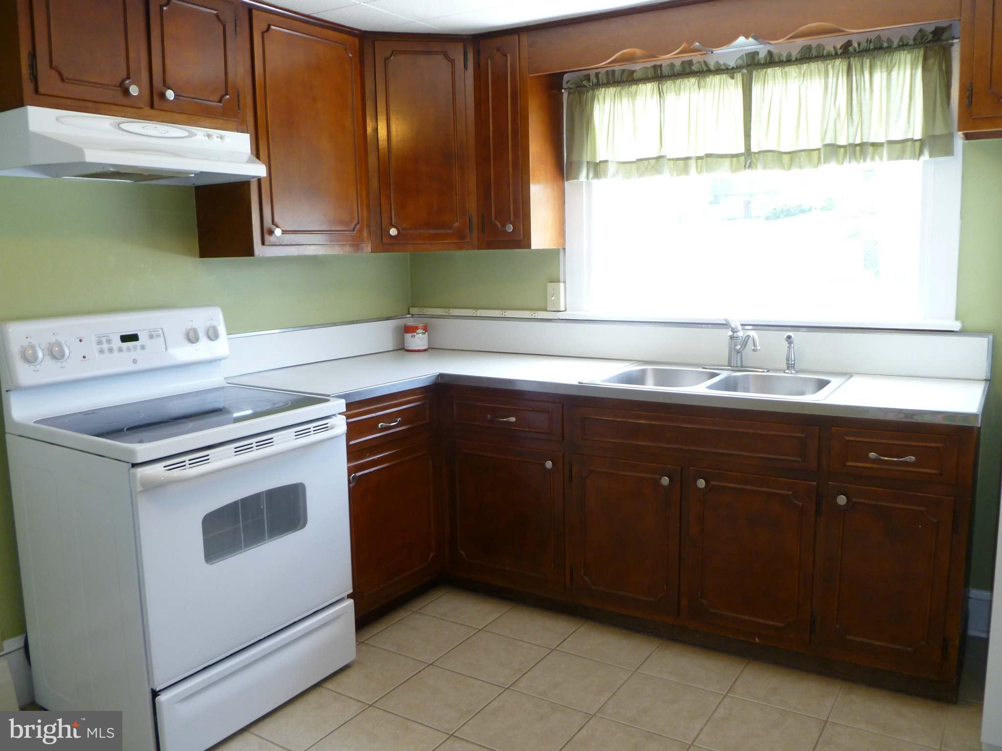 17262 Hamilton Station Road Hamilton, VA 20158 - Photo 4 of 10 Kitchen