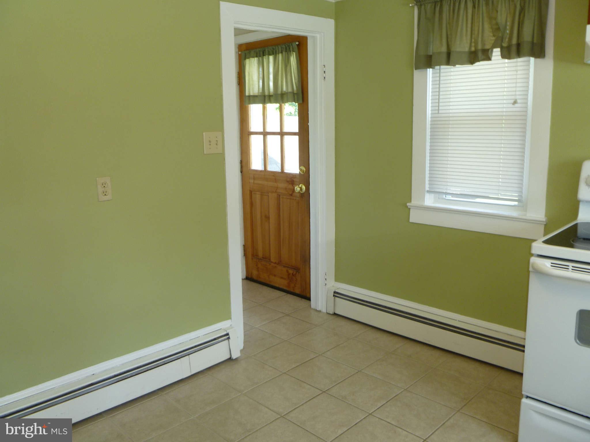 17262 Hamilton Station Road Hamilton, VA 20158 - Photo 5 of 10 Kitchen